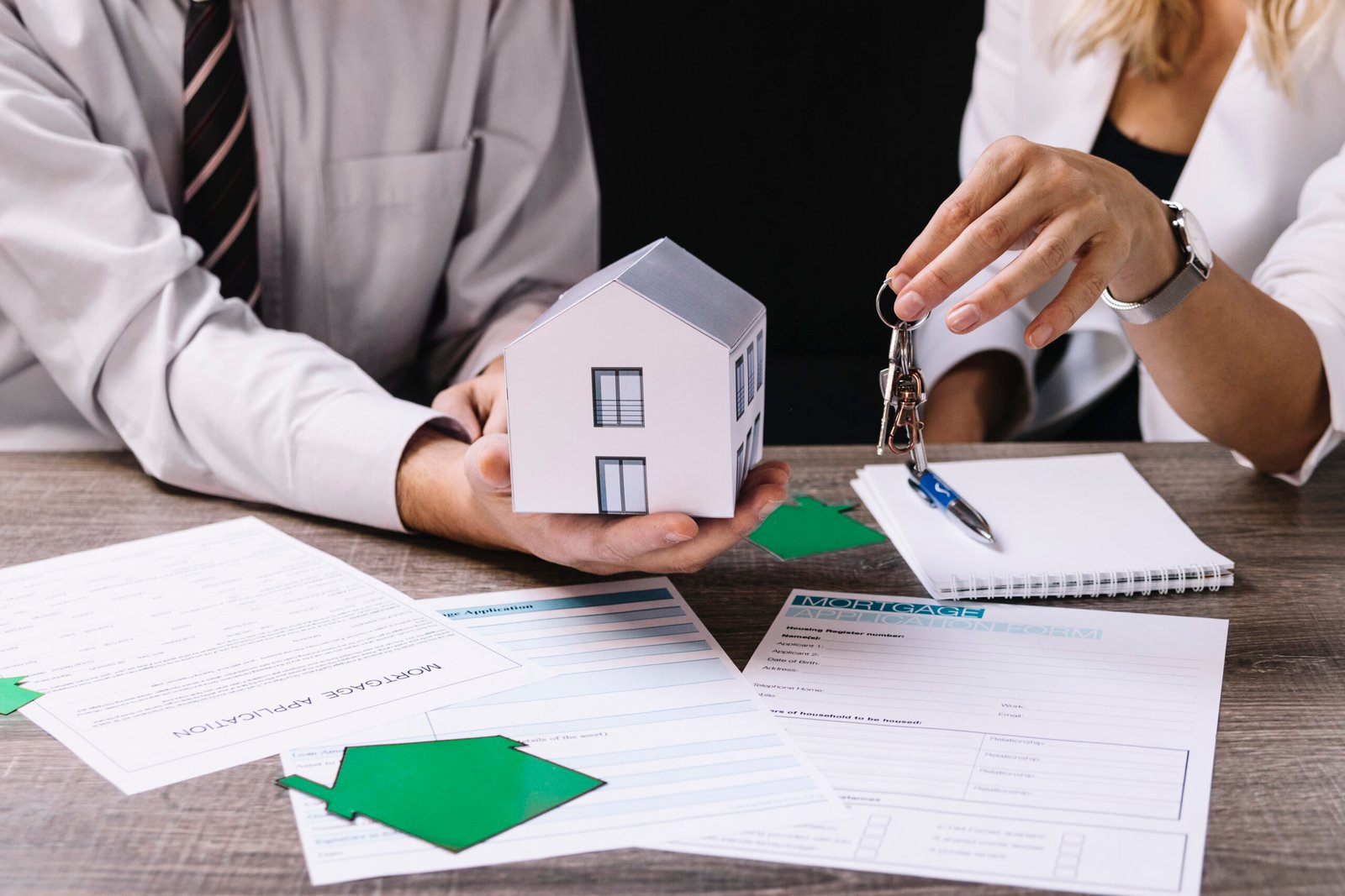 realtor-giving-keys-new-owner
